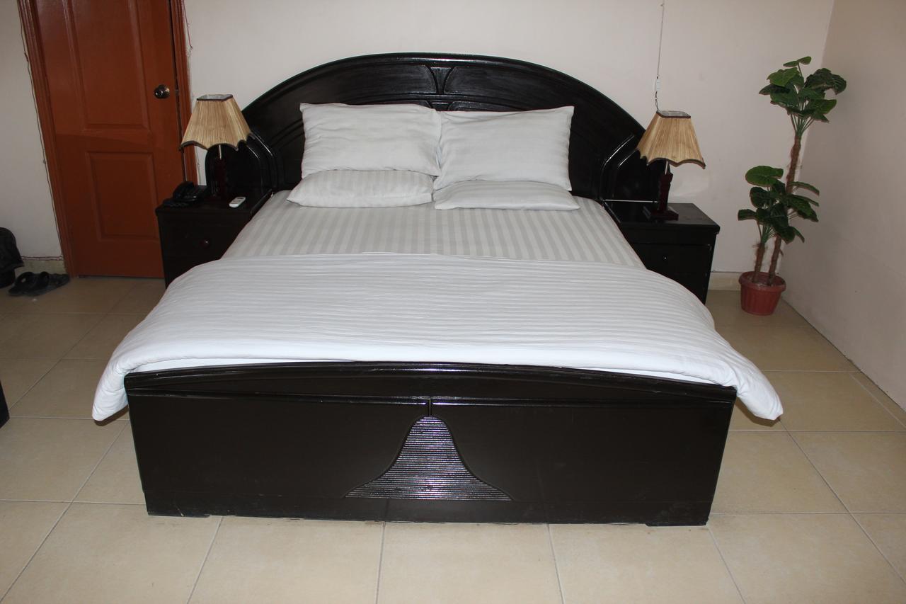 Luxury Inn Karachi Exterior photo