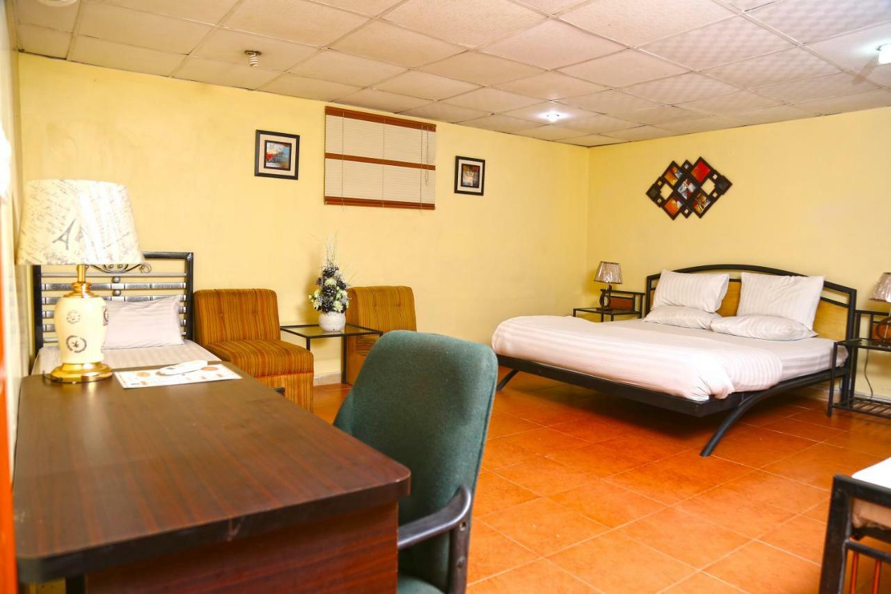 Luxury Inn Karachi Exterior photo