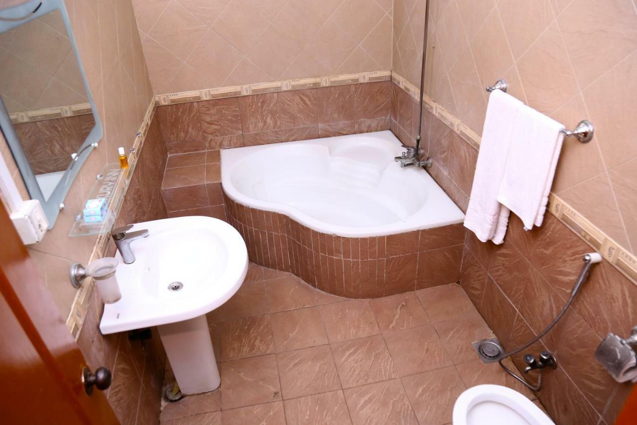Luxury Inn Karachi Exterior photo