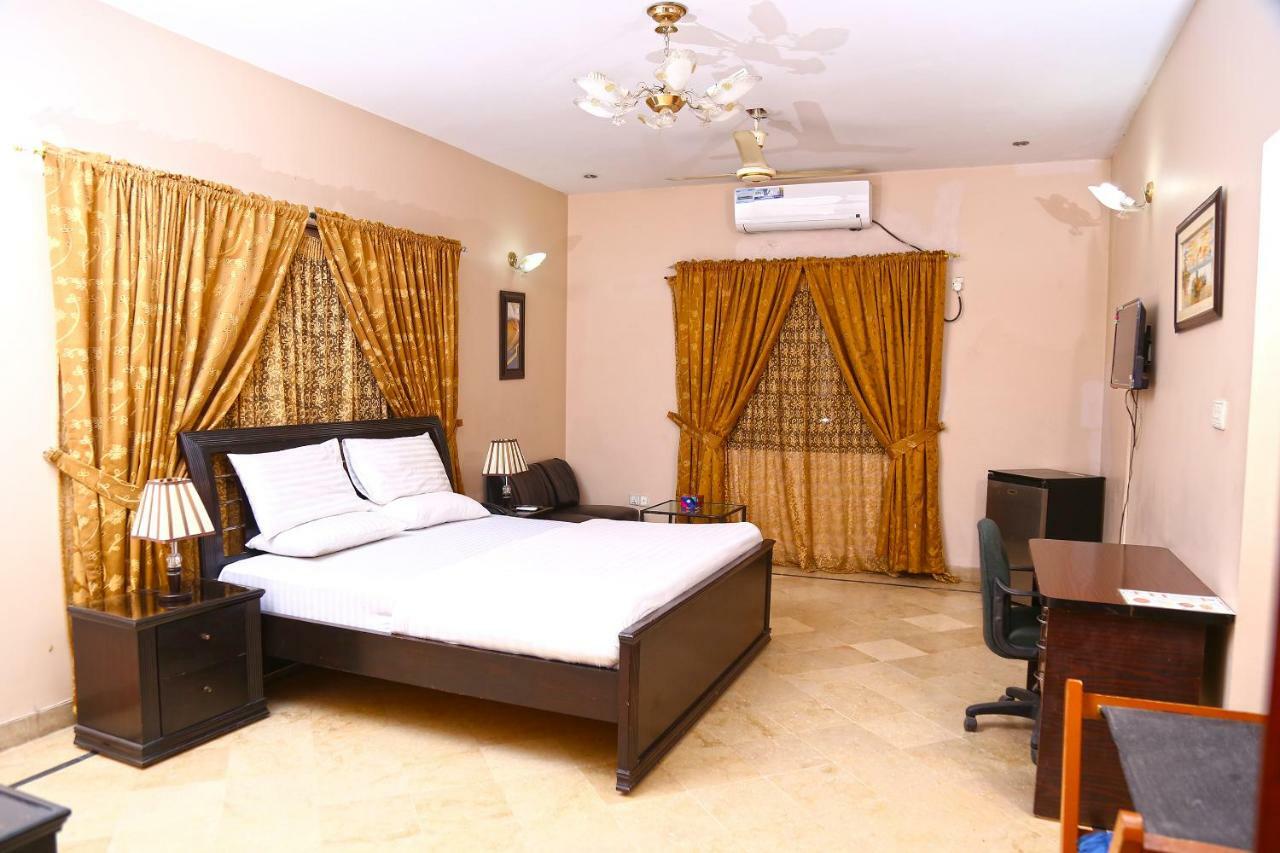 Luxury Inn Karachi Exterior photo