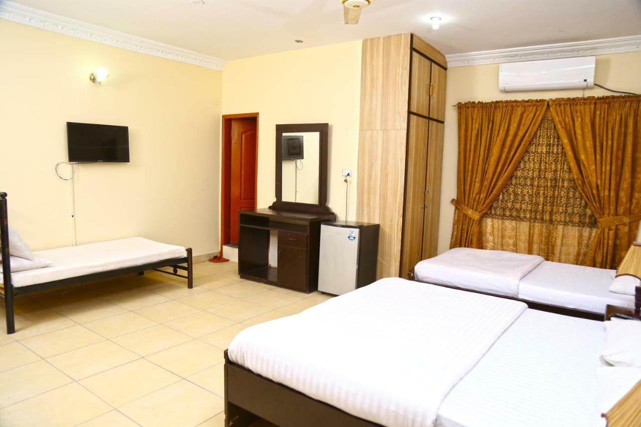 Luxury Inn Karachi Exterior photo