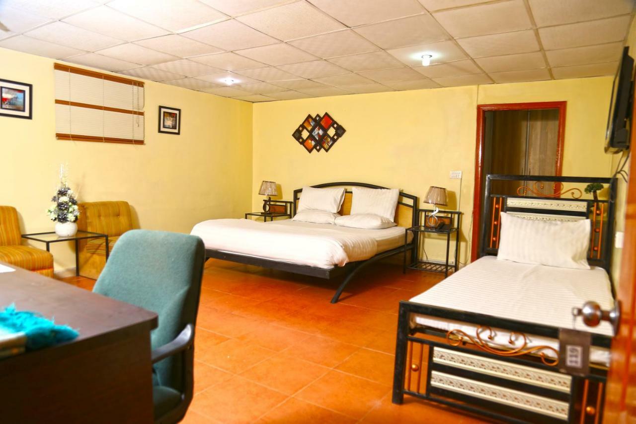 Luxury Inn Karachi Exterior photo